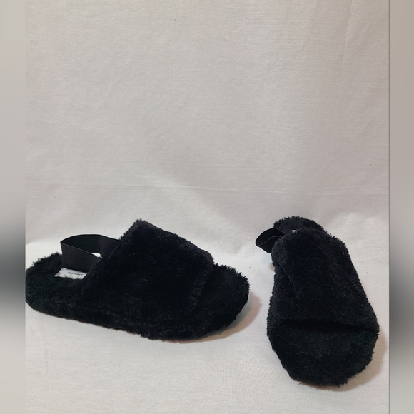 Old Navy Shoes - OLD NAVY black slippers- Size 7